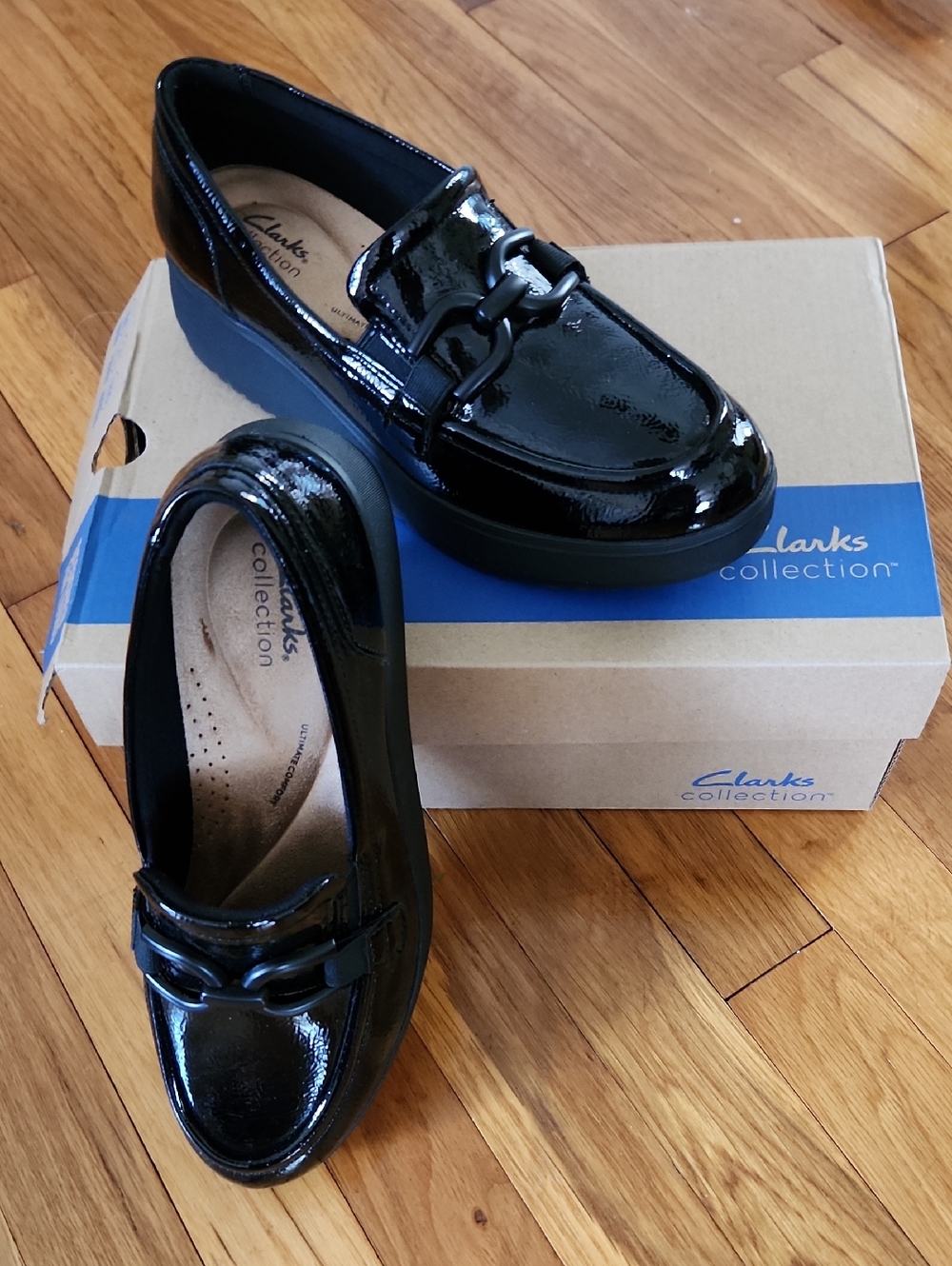 Clarks Zylah Top Black Patent Slip-On Loafers with Chain Accent NIB NWT 9 1/2 M - Picture 2 of 10
